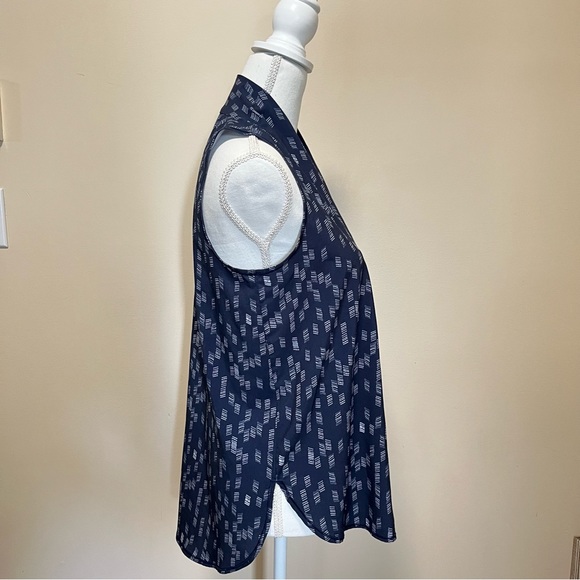 Lucy Activewear V-Neck Sleeveless Top - Loose Fit - Picture 5 of 12